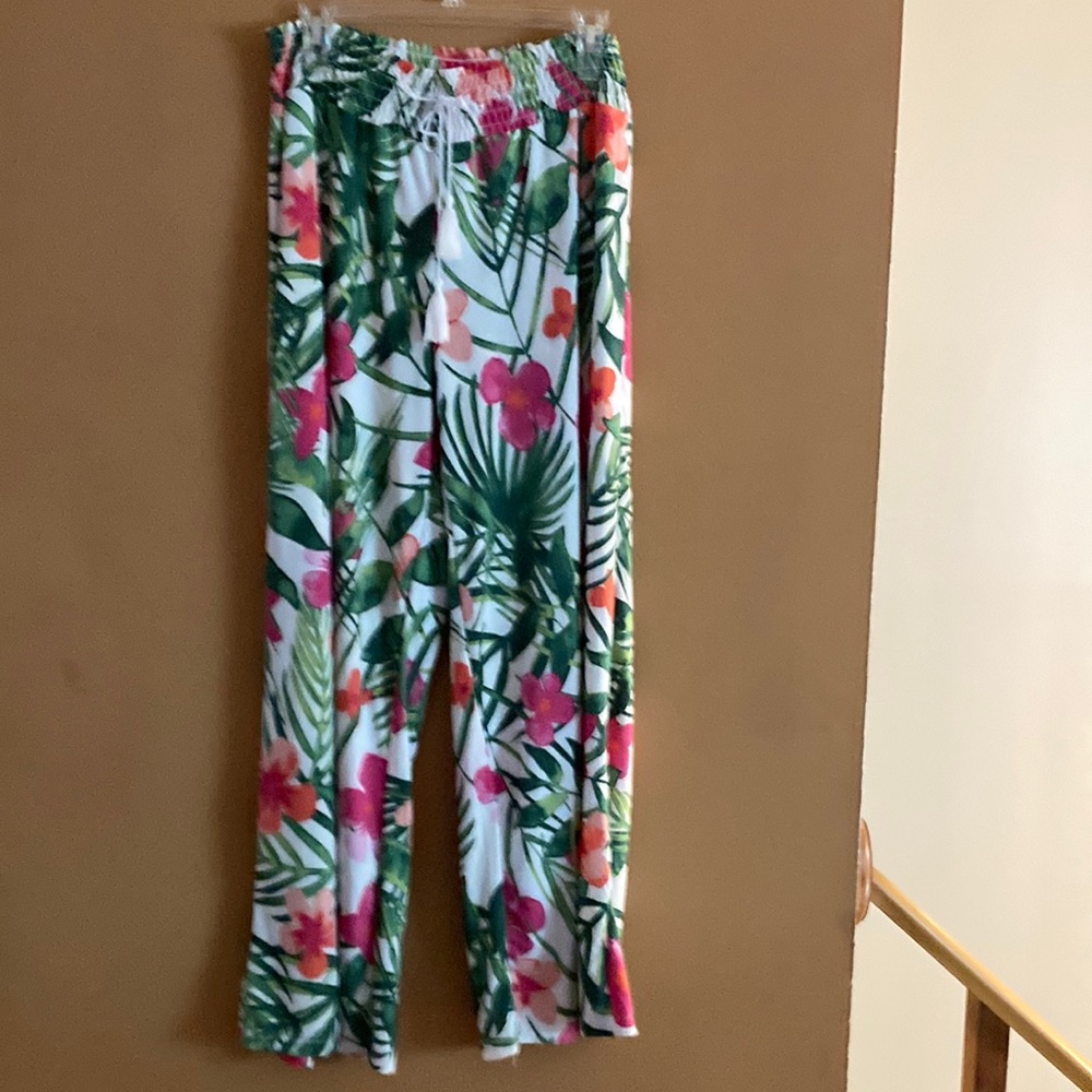 NWT” Women’s Polyester Floral Palazzo Pants. Size M.